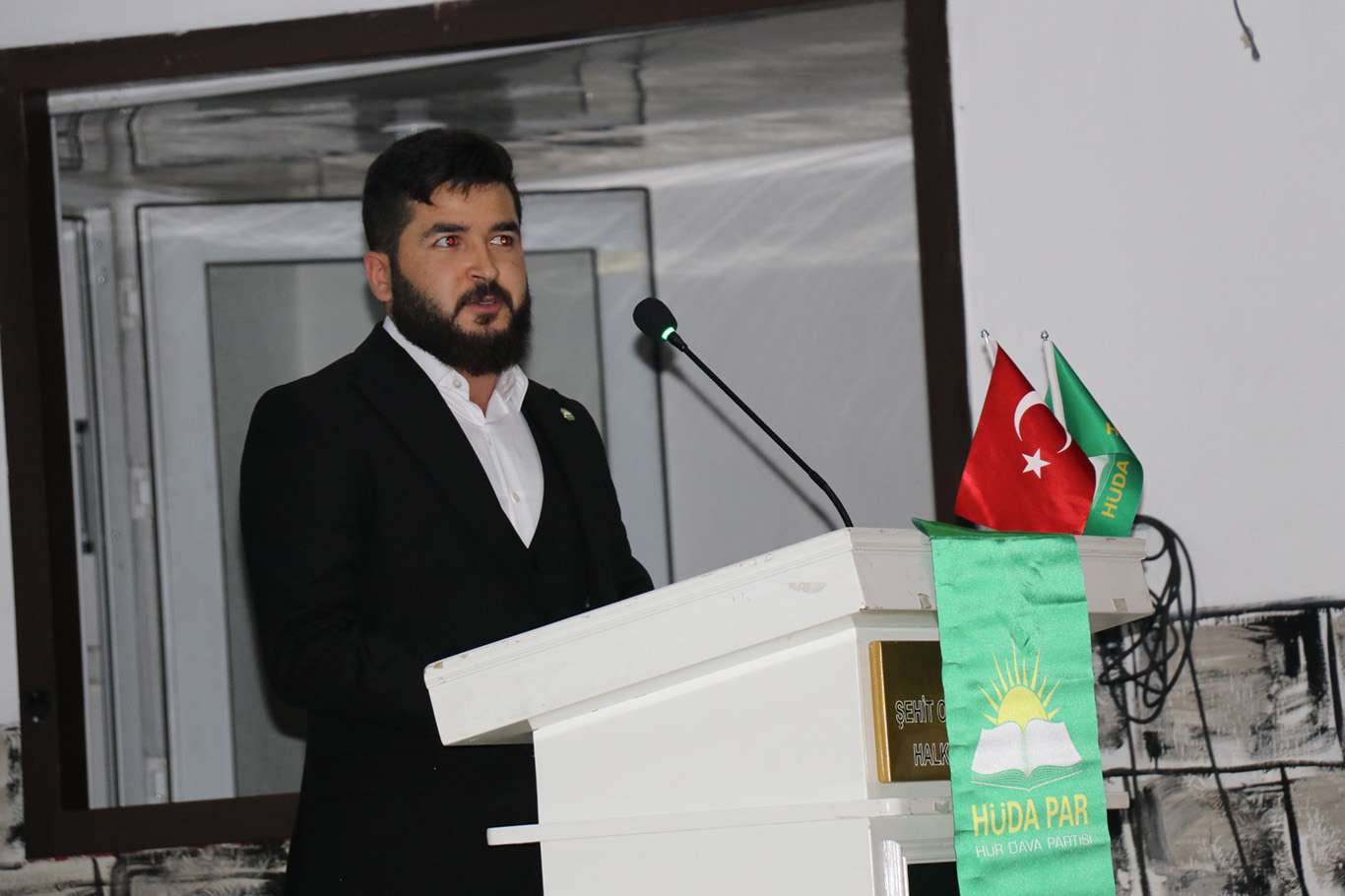 HÜDA PAR GİK Üyesi Emiroğlu: Ya adanmışlardan ya da aldananlardan olacağız HÜDA PAR GİK Üyesi Emiroğlu: Ya adanmışlardan ya da aldananlardan olacağız